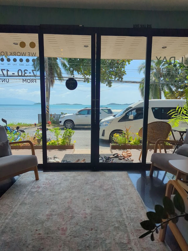 Sunny Cafe: Samui's Bright Spot