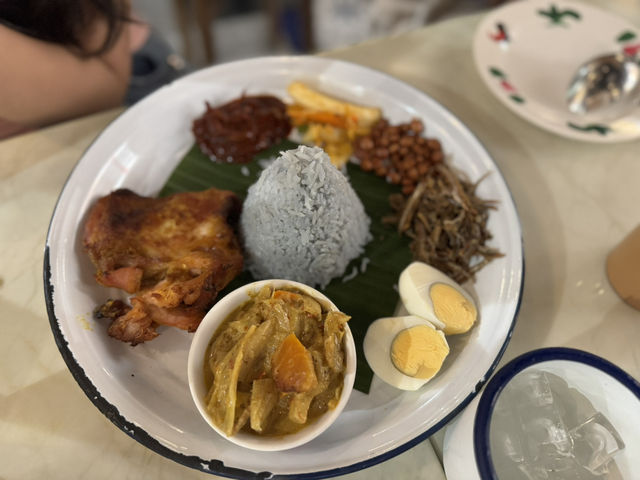 🍛 Review: The White Tiffin @ Esplanade Xchange – Nostalgic Bites with a Modern Twist