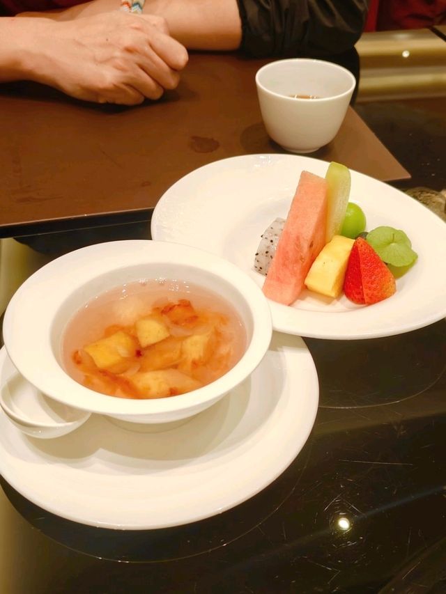 澳門巴黎人御蓮宮火鍋體驗：清雅湯底暖人心