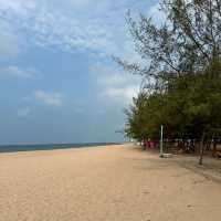 นั่งชิลล์คาเฟ่ริมทะเล หาดแหลมเจริญ ระยองฮิ