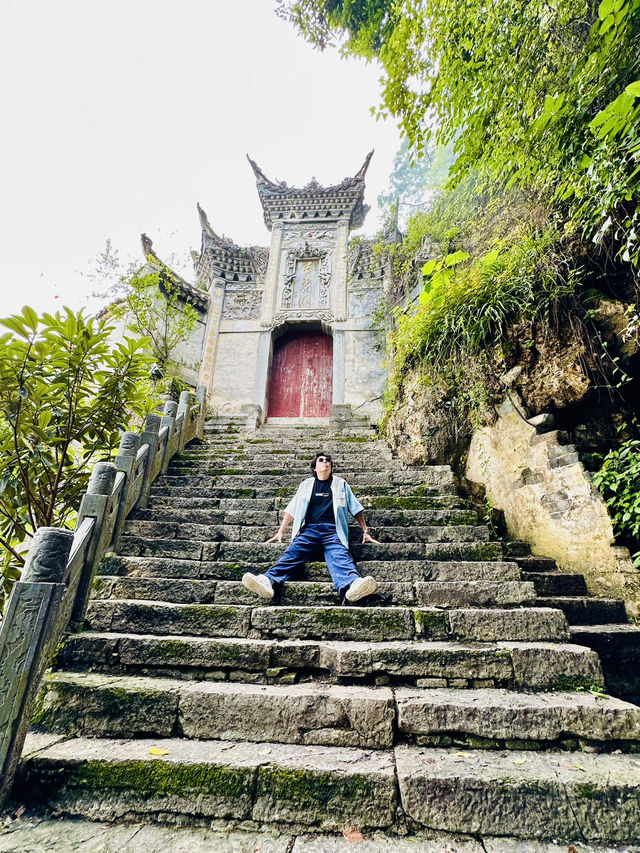 Can’t Escape the Rain, But Beauty Found Me Anyway: 8D7N Guizhou Adventure 🇨🇳｜Guiyang・Huangguos