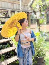 สาวลาวเวียงจันทร์ ใส่ชุดชนเผ่า ที่หลวงพระบาง