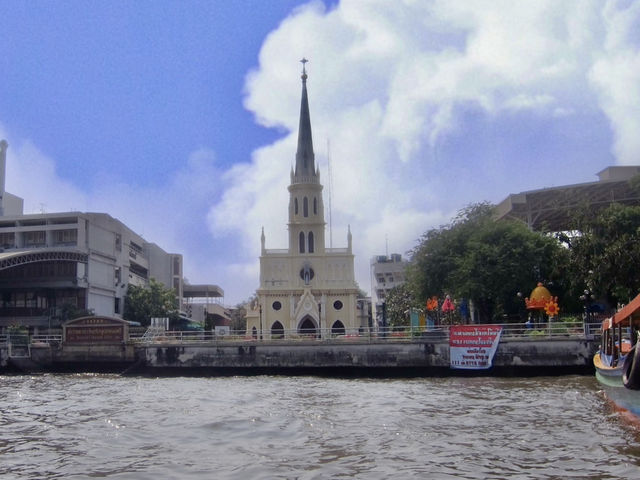 River Pulse of Bangkok: A Chao Phraya Drift from Sathorn Pier