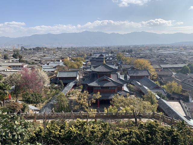 Stunning panoramic views of Lijiang Ancient Town