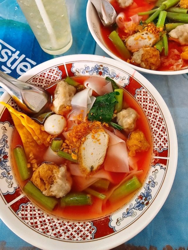 ก๋วยเตี๋ยวแคะ & เย็นตาโฟ 🍜