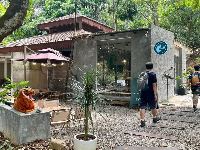 🏞 Gunung Lambak: Conquered the Jungle Beast!