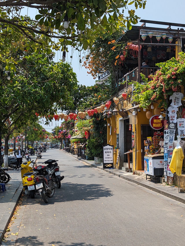 Hoi An by Day: Vietnam's Living Postcard! 🌞🎨