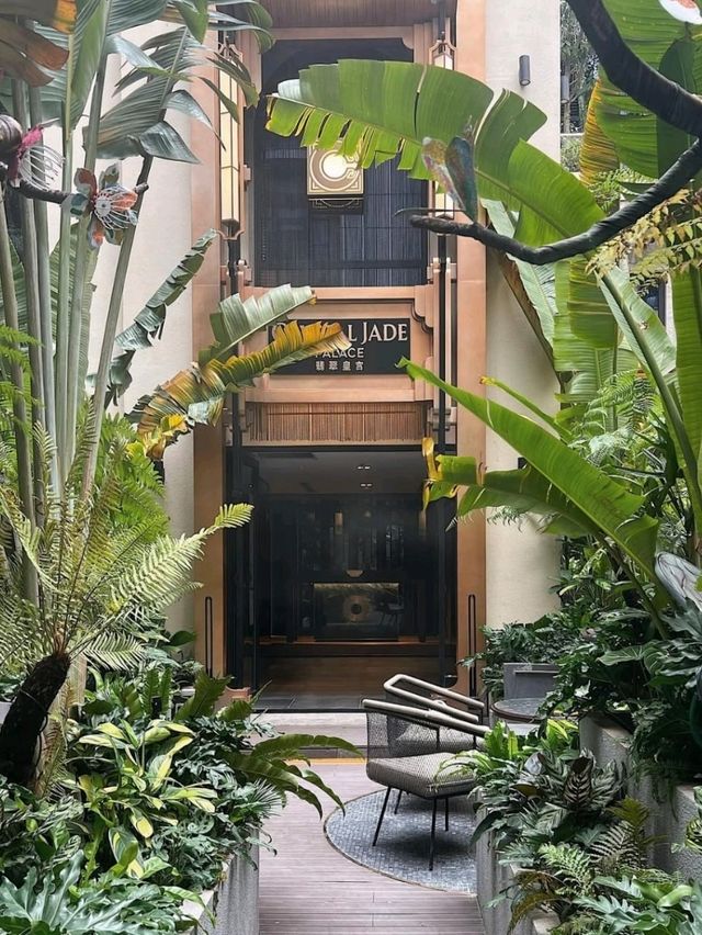 MOJO Café & Bistro offers a laid-back,