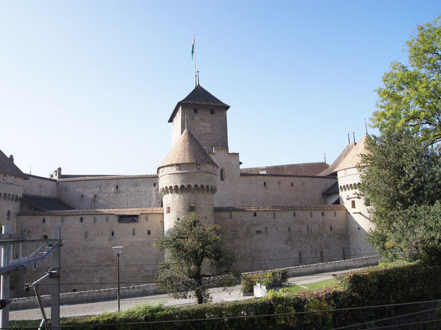 🏰 Fairytale by the Lake – Visiting Chillon Castle