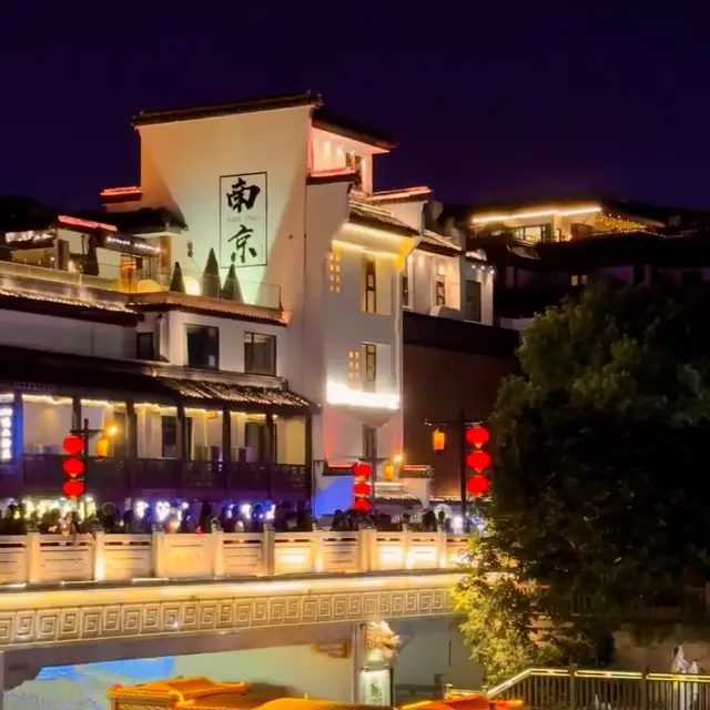 ## 【南京必玩】秦淮河終極攻略！夜遊、美食、歷史一次搞定～