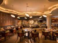 🍷 Opus Bar & Grill – A Flavorful Dining Experience at Voco Orchard