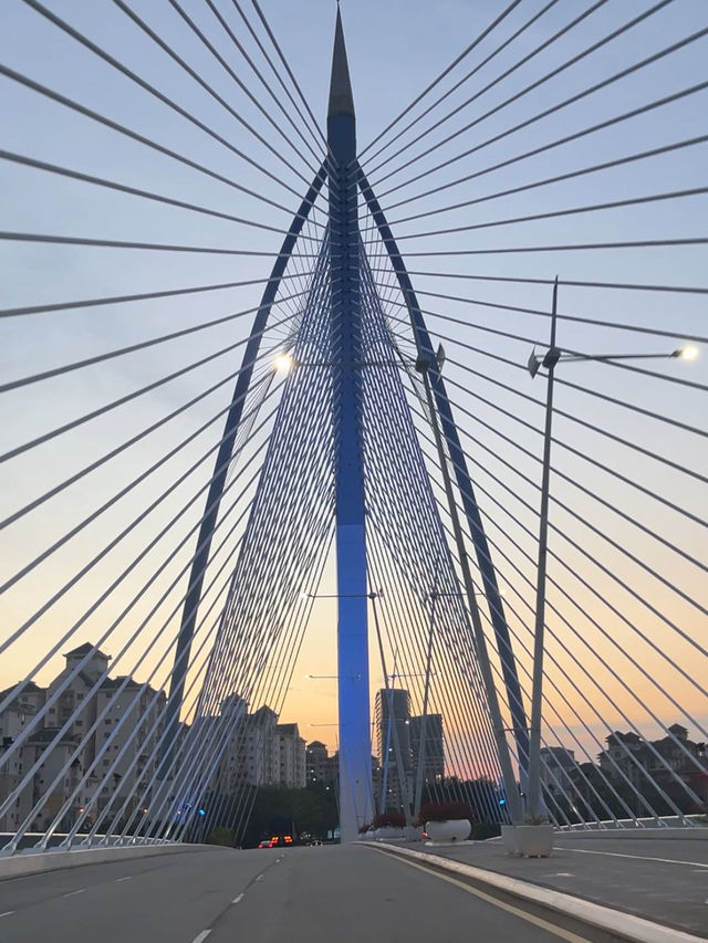 🌅Golden Hour at Seri Gemilang Bridge – Pure Magic