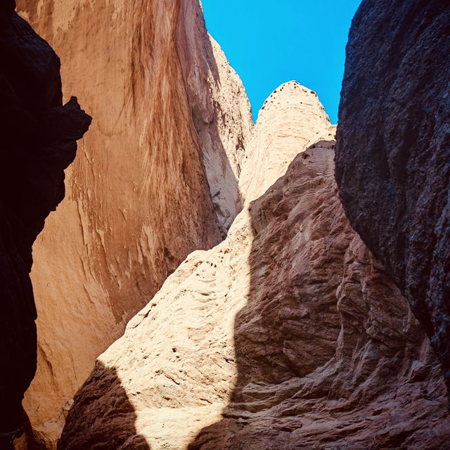 Tianshan Mysterious Grand Canyon: A Solo Adventure Like No Other! 🌄✨