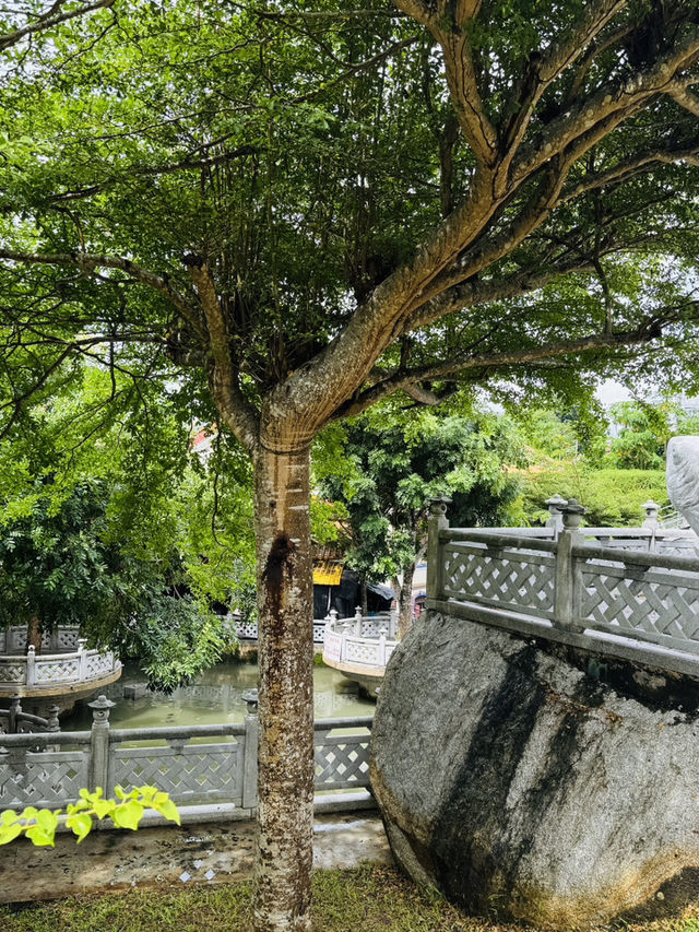 The Guardians of Kek Lok Si