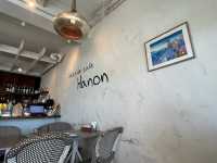 🌊 沖繩美國村 Seaside Cafe Hanon：芒果菠蘿鬆餅與海景的夢幻午後！🥞🌴