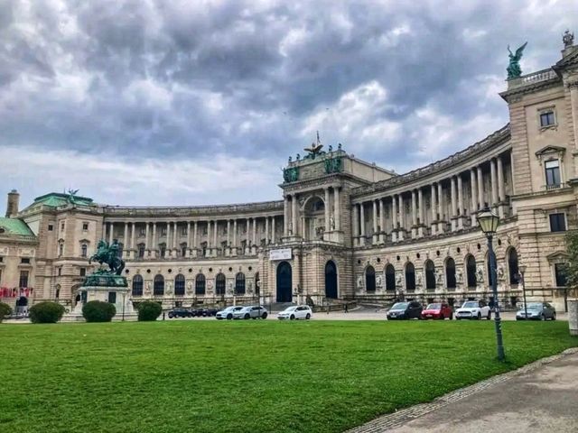 Schönbrunn Palace – A Royal Journey Through Time 👑 Schönbrunn Palace – A Royal Journey Through Time 👑