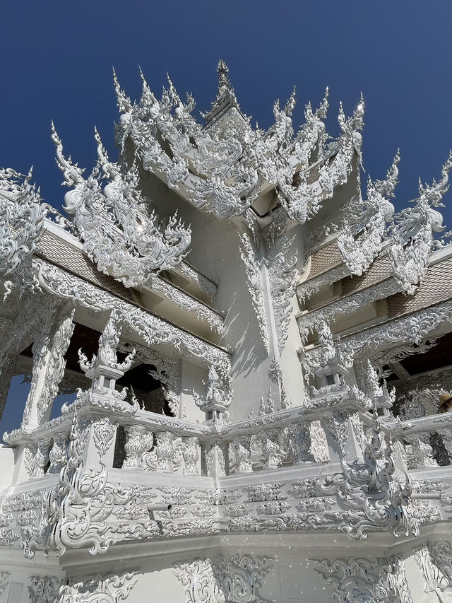 White Temple (Wat Rong Khun) — art and magic in Chiang Rai ✨