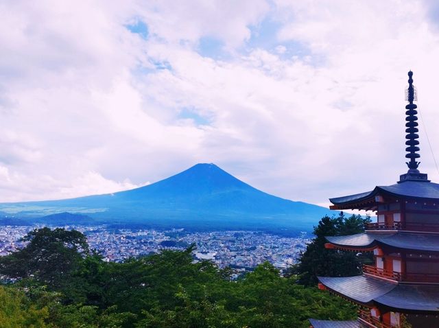 新倉富士浅間神社──忠靈塔下的富士絕景
