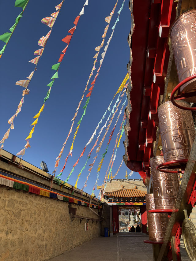 Songzanlin – พระราชวังโปตาลาแห่งแชงกรีล่า 🏔️ Songzanlin – พระราชวังโปตาลาแห่งแชงกรีล่า 🏔️