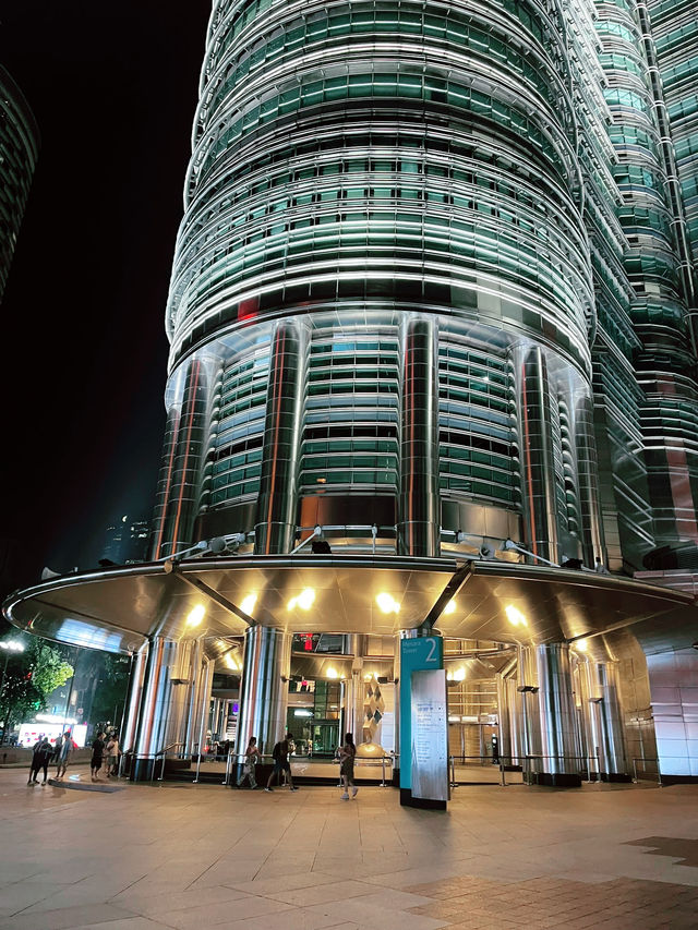 Petronas Twin Towers: Must-Visit Icon of Architectural Brilliance