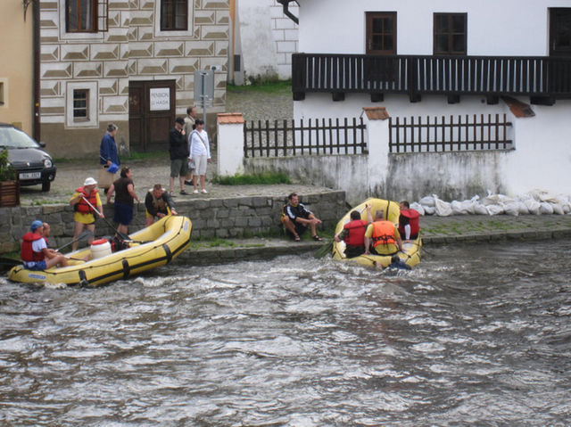 Cesky Krumlov….ล่องเรือผ่านเมืองเก่า 