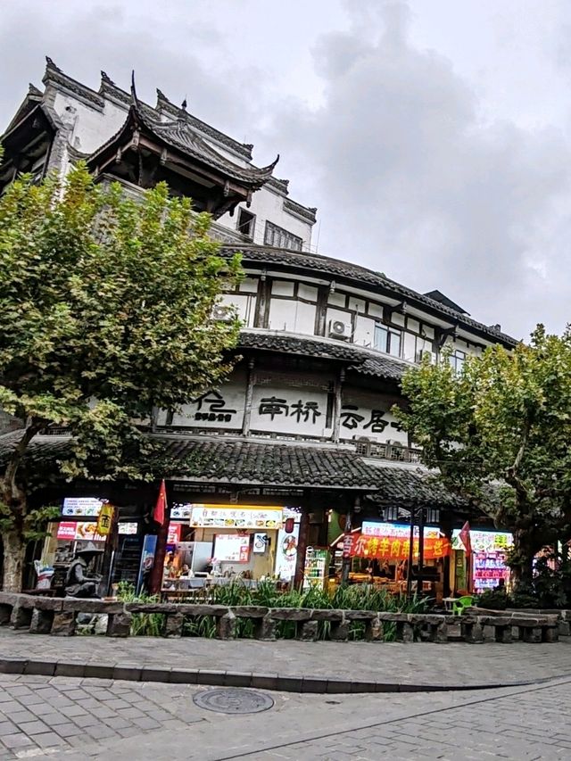 The Ancient Weir of Millennia, The Charming Guanxian