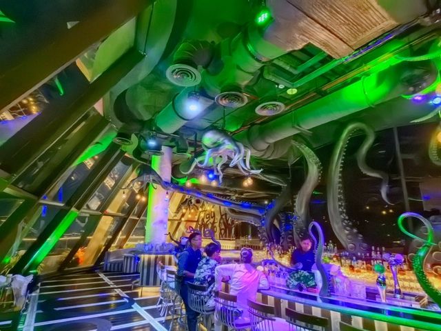 Phu Quoc｜Sunset Dinner, Night Market & INK360 Bar