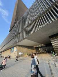 🌅 M+: จุดชมพระอาทิตย์ตกที่ปังที่สุดใน West Kowloo