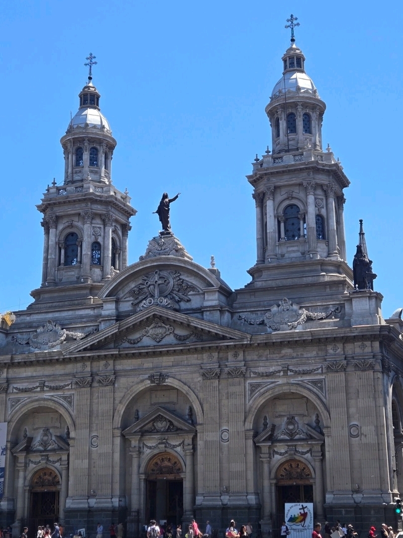 Santiago, Chile: A Soulful Landmark - Step into Chile's Most Magnificent and Sacred Temple! 🇨🇱✨
