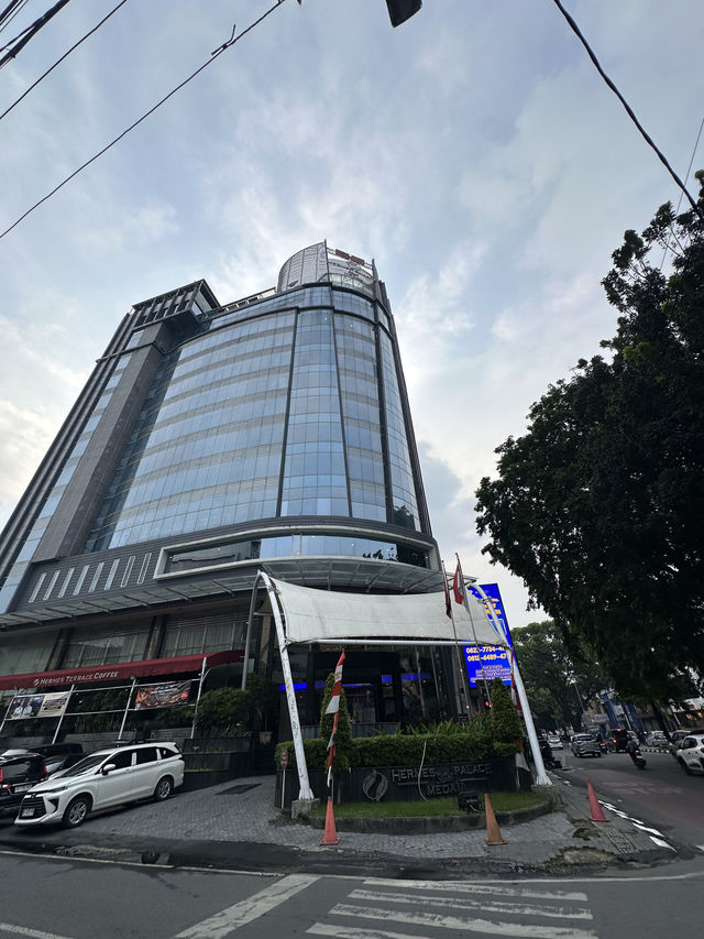 Stay Elegan di Hermes Palace Medan Stay Elegan di Hermes Palace Medan