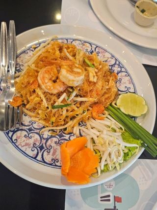 SUNITGOLF: A Delicious Spot in the Dusit Area.