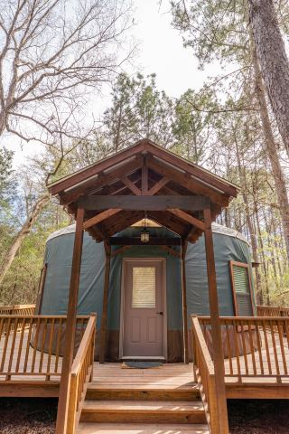 Two Creeks Crossing: Yurt Interior, Modern Cabin Interior, Cabin Stay