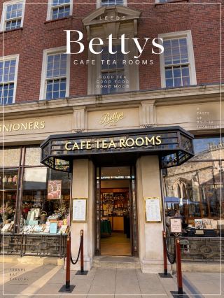 ☕  Bettys Café Tea Rooms – Leeds

มาเที่ยว Leeds แล้วอยากสัมผัสบรรยากาศ Afternoon Tea แบบอังกฤษ แนะนำให้แวะ Bettys Café Tea Rooms ค่ะ ร้านสวยคลาสสิกตั้งแต่ด้านหน้า ให้ความรู้สึกเหมือนได้ย้อนกลับไปสัมผัสเสน่ห์อังกฤษในอีกยุคหนึ่ง

Bettys เป็นร้านชาและคาเฟ่เก่าแก่ของ Yorkshire บรรยากาศด้านในดูอบอุ่นและมีความหรูแบบผู้ดีอังกฤษ เมนูมีทั้งชา กาแฟ เค้ก ขนมอบ รวมถึงอาหาร เหมาะมากสำหรับแวะพักหลังจากเดินเที่ยวในเมือง

สิ่งที่ชอบคือหน้าร้านสวยมาก ตัวอาคารอิฐแดงกับป้าย CAFÉ TEA ROOMS ดูโดดเด่นและมีเอกลักษณ์ เป็นอีกมุมถ่ายรูปที่เห็นแล้วรู้เลยว่ามาถึงอังกฤษแล้ว 🇬🇧✨

ถ้ามาช่วงบ่าย ลองหาเวลานั่งจิบชาและทานขนมแบบสบาย ๆ เป็นอีกหนึ่งประสบการณ์ที่เข้ากับบรรยากาศของ Yorkshire มากค่ะ

📍 Bettys Café Tea Rooms – Leeds, England
☕ เหมาะกับสายคาเฟ่และคนรักชา
🍰 มีเค้กและขนมอบน่าทานหลายแบบ
📸 ร้านสวย คลาสสิก ถ่ายรูปเพลิน
✨ เหมาะสำหรับแวะพักระหว่างเที่ยว Leeds

#Bettys #BettysCafeTeaRooms #Leeds #Yorkshire #เที่ยวอังกฤษ #เที่ยวLeeds #คาเฟ่อังกฤษ #AfternoonTea #เที่ยวUK #รีวิวเที่ยวอังกฤษ
