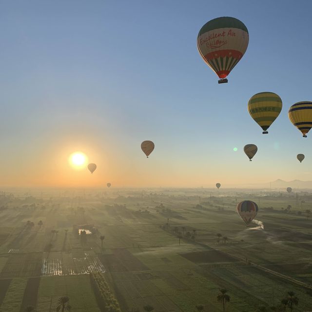 Ballon ride over the valley of the kings 