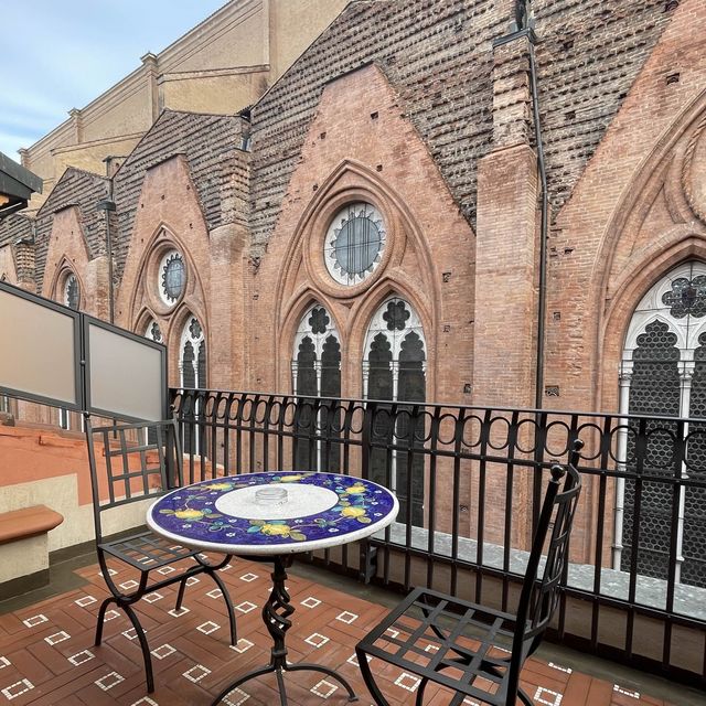 A historic hotel, symbol of Bologna!