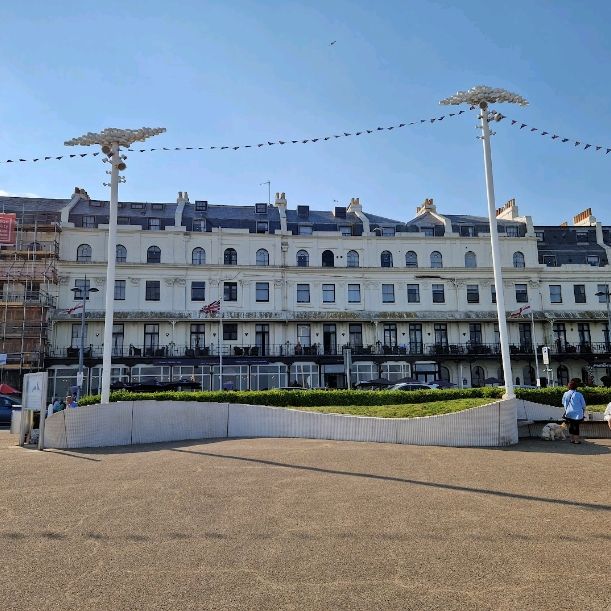 🌊🚶‍♀️ Discover the Delightful Dover Promenade! 🌅🏖️


