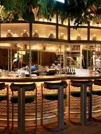 London | The attractive restaurant with green plants in Mayfair