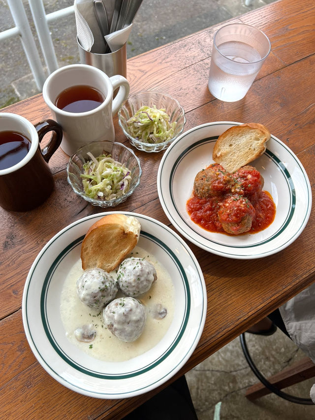 Cozy Lunch at Nostalgia Cafe🍽️
