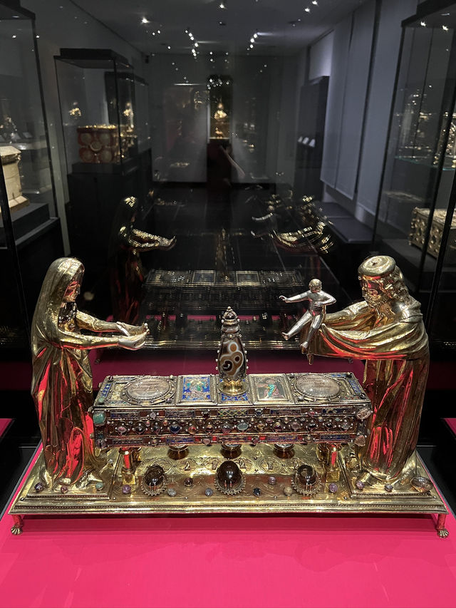 💎⛪ Domschatzkammer Aachen – Where Sacred Treasures and Imperial Power Collide ✨👑