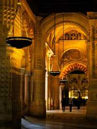 루크소르 신전의 야경, 시간이 멈춘 숲 🌙🔥