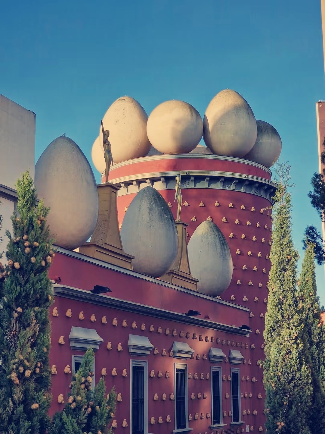 Figueres, Spain – Surreal Vibes and Stunning Surprises! 🎨✨