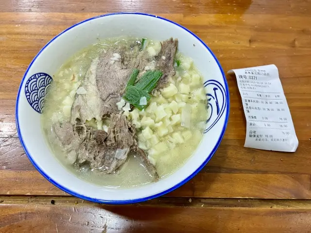 【Ｂ級グルメの宝庫・西安回民街】ビヤンビヤン麺か泡馍麺か悩むわぁ