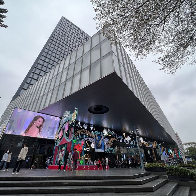 逛逛深圳金展珠寶廣場
