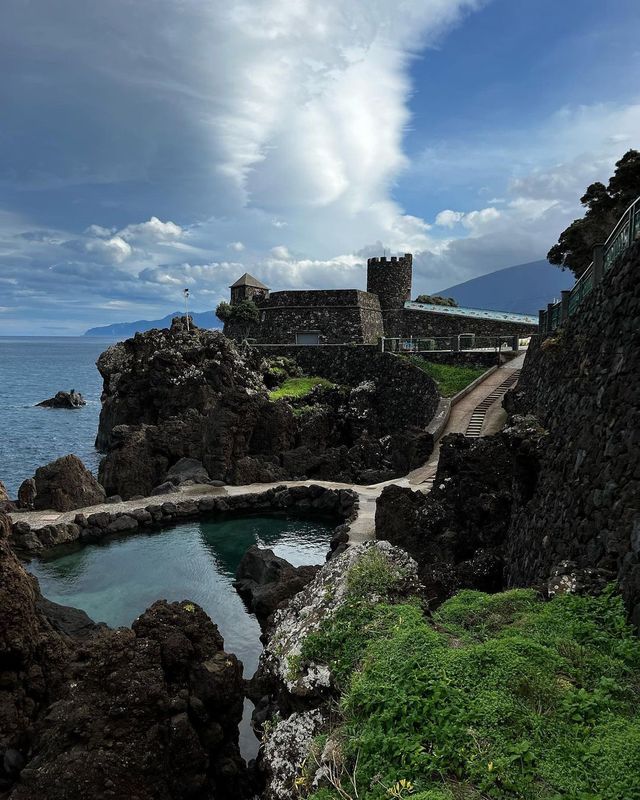 Discover the Enchanting Madeira Islands: Paradise in the Atlantic! 🏝️🌸