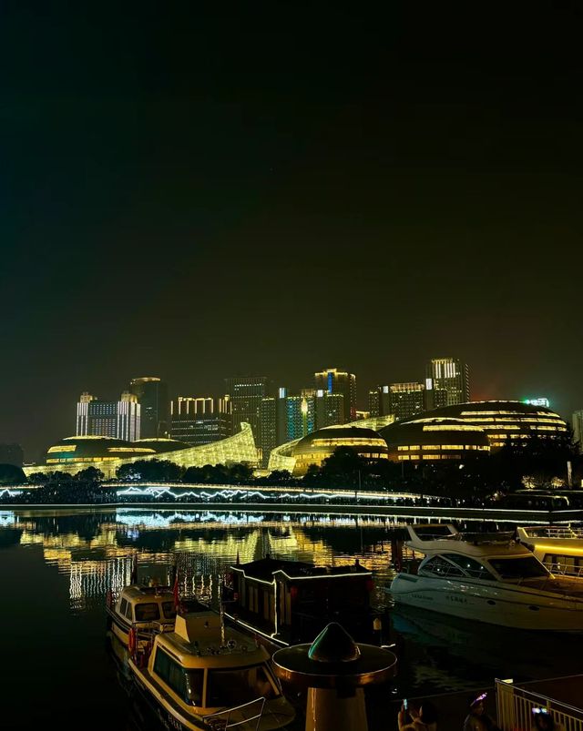 終於體會到大鄭州的跨年氣氛了