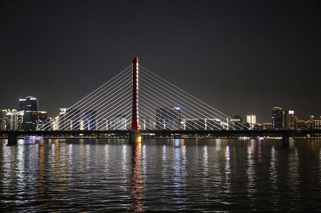 錢塘江邊的美麗夜景