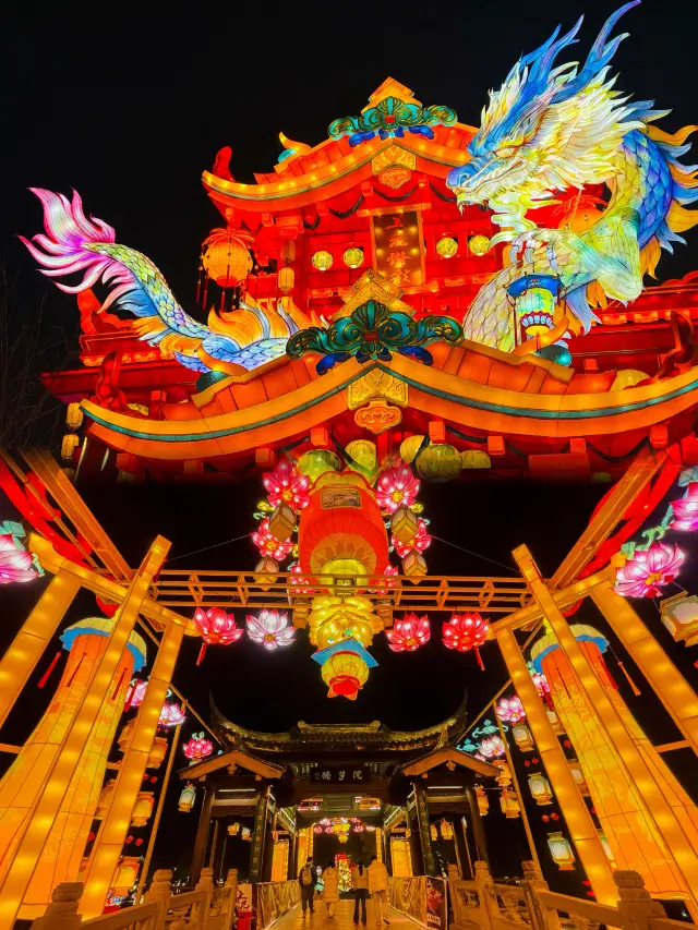 The lanterns in Nanjing Bailuzhou Park are so beautiful!