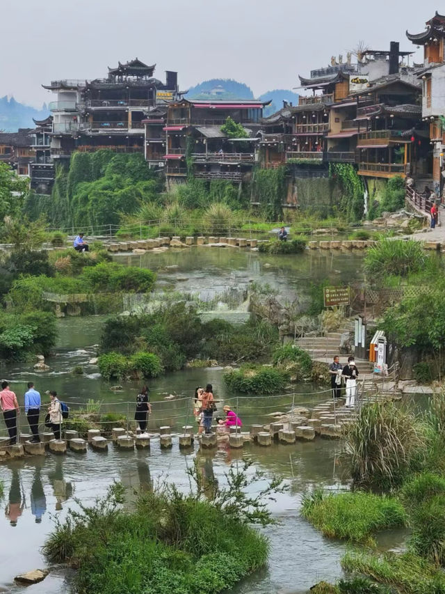 一座建於瀑布上的千年古鎮－芙蓉古鎮