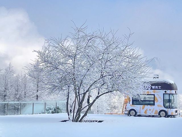 西嶺雪山下雪了