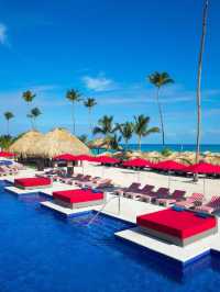 🌴🏖️ Unwind in Style at Royalton Bavaro! 🎰🍹